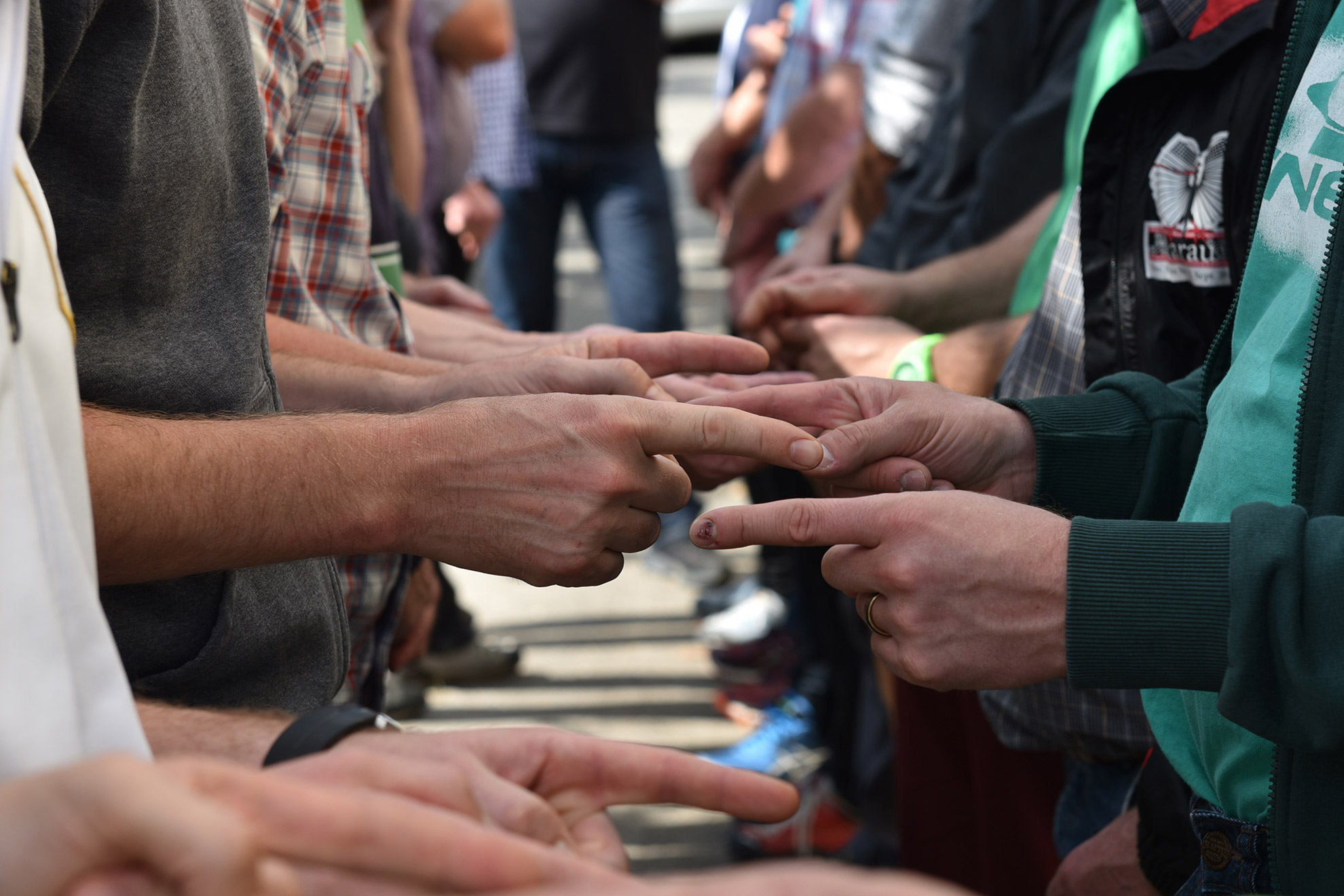 Mehrsicht Wirkungsthemen Teamentwicklung Symbolbild Haende